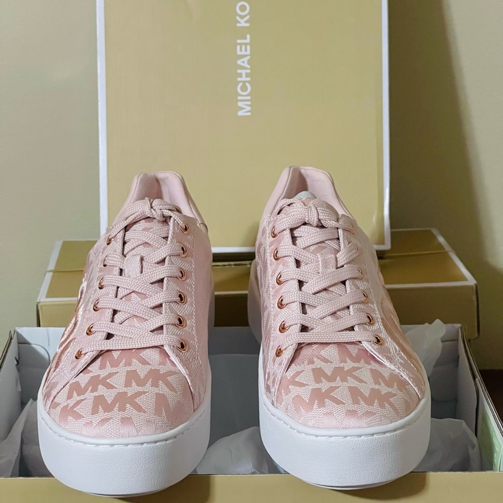 Michael Kors Logo Sneakers 💓💓💓⭐️⭐️⭐️🛍🛍🛍 #new 7.5